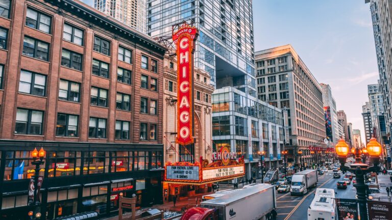 chicago state street 2019 1 scaled 768x432